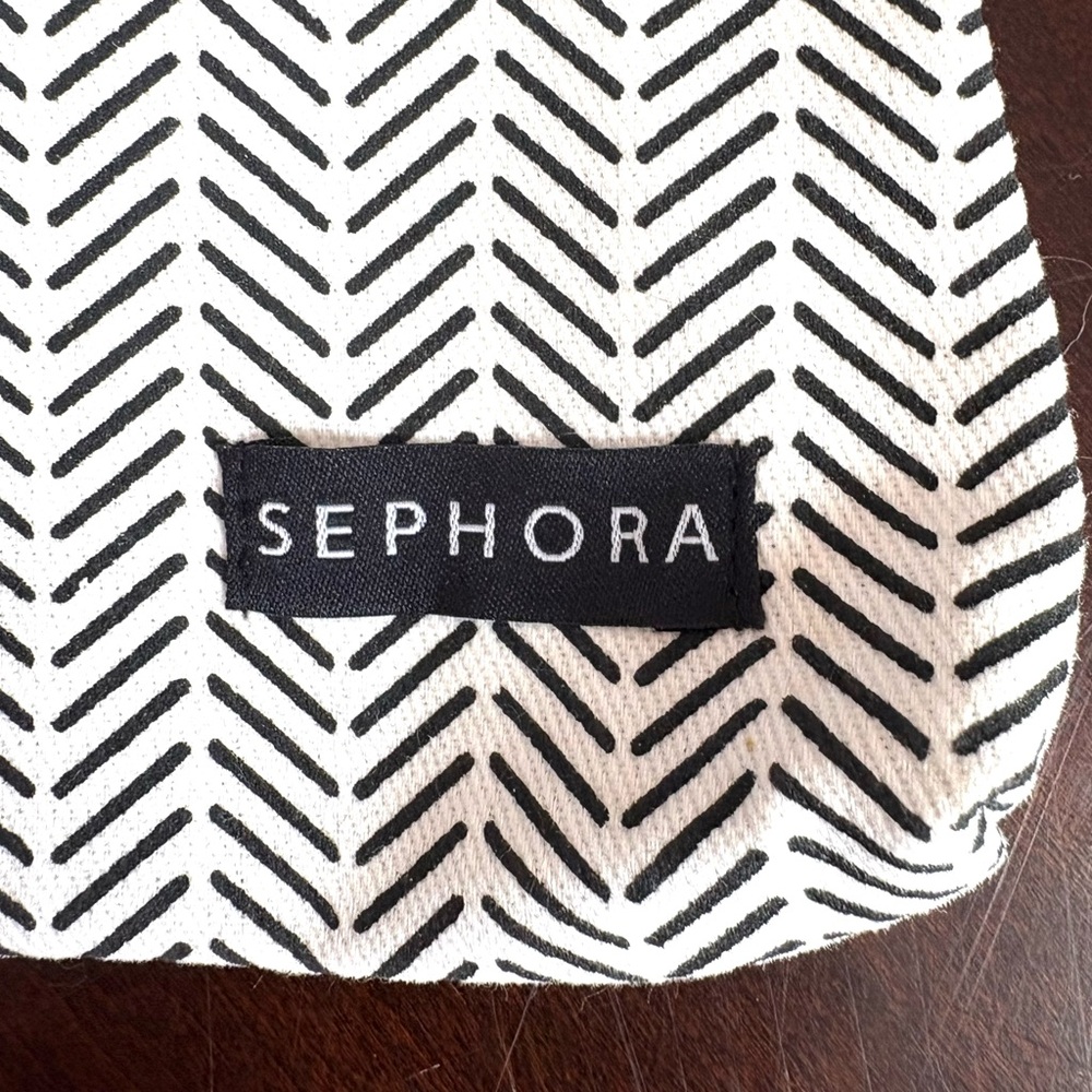 Sephora + NOMI, Chevron Clutch Wristlet Cosmetic Bag, Black and White - Picture 4 of 5
